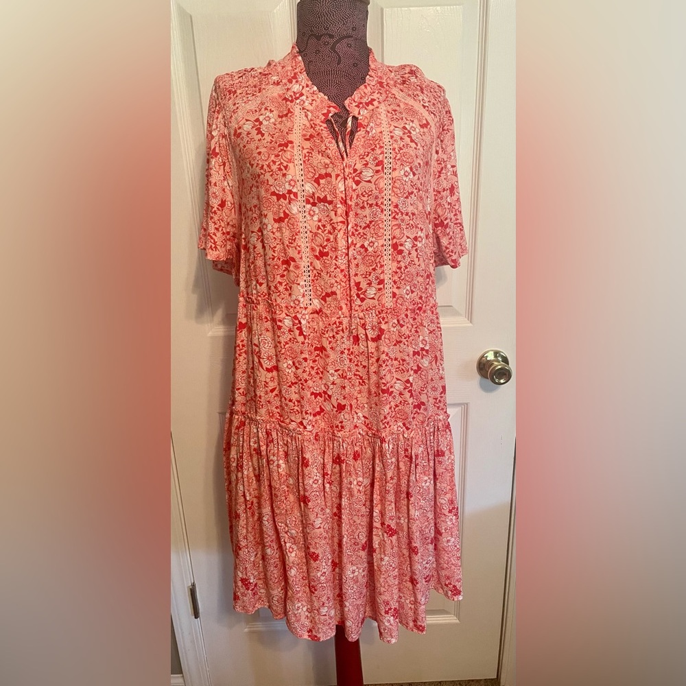 WONDERLY NWT Red Floral short sleeved Mini Tiered Shift Trapeze Dress sz medium